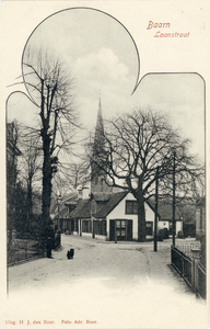 7385 Gezicht in de Laanstraat te Baarn uit het westen, met op de achtergrond de rechterzijde van het huis nr. 31.